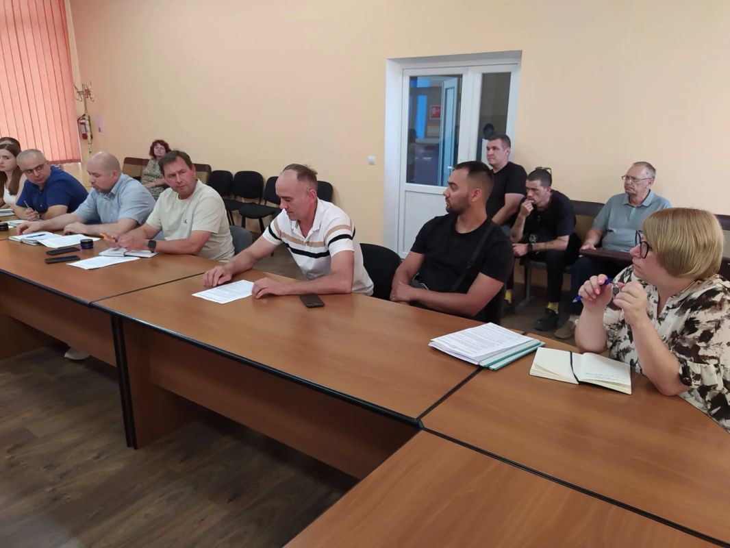 В четверг, 9 июля, в большом зале администрации Приморского муниципалитета состоялось заседание Штаба по подготовке объектов и служб жизнеобеспечения округа к работе в осенне-зимний период 2026-2027 годов