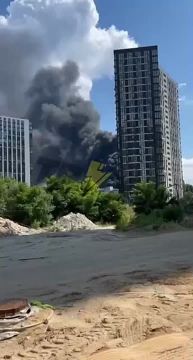 Весь правый берег Киева в дыму, горят склады и предприятия ВПК