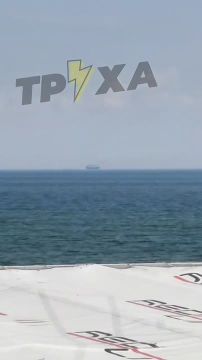 В Одессе на рейде ВС РФ поразили судно, использовавшееся для снабжения ВСУ