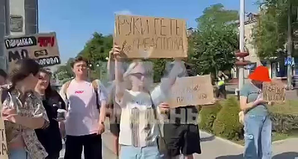 За что стоим, болезные?. В Запорожье с утра прошел митинг против изменений в Министерстве обороны