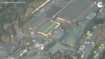 Российские дроны уничтожили два логистических центра ВСУ в Запорожье, на грузовых терминалах возник пожар, сообщили в Минобороны