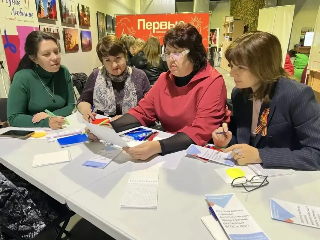 Дмитрий Алференко: Дорогие учителя! Наш Президент Владимир Владимирович Путин подписал Указ о дополнительных мерах поддержки педагогов