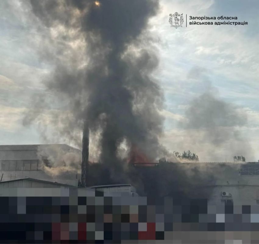 В Запорожье после прилета горят склады, сообщает местный гауляйтер