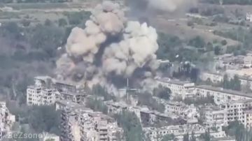 Даниил Безсонов: Сочные кадры боевой работы Су-34 ВКС России по уничтожению трех пунктов временной дислокации ВСУ в ДНР и Запорожской области:
