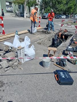 В Бердянске продолжается ремонт ливневой канализации