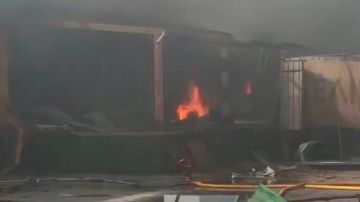 Российские войска подожгли склад в промзоне Запорожья