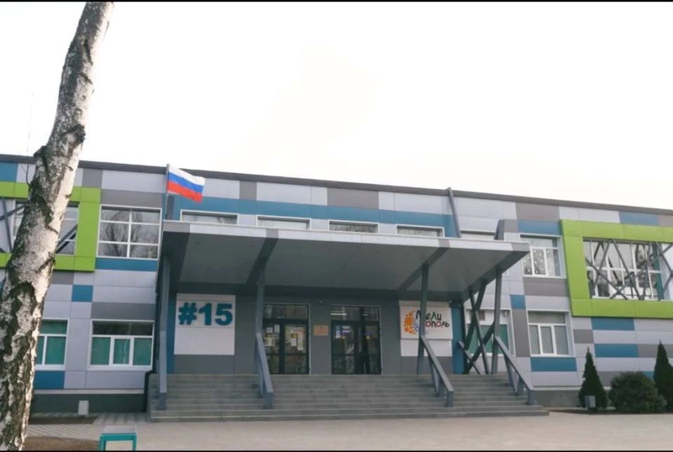Ежедневный контроль за ходом строительных работ в мелитопольской СОШ № 15 потребовал обеспечить и.о. министра образования и науки Запорожской области Дмитрий Алференко