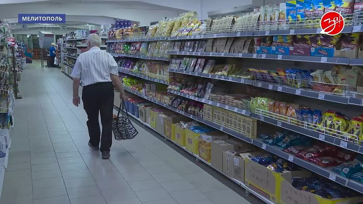 В преддверии Дня работника торговли наша съёмочная группа познакомилась с профессионалами, ежедневно обеспечивающим жителей региона всем необходимым