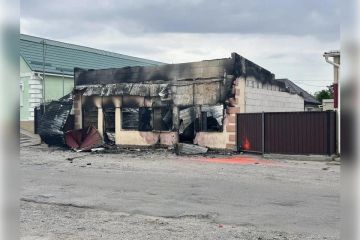 Из-за обстрела ВСУ в Каменке-Днепровской сгорели два магазина