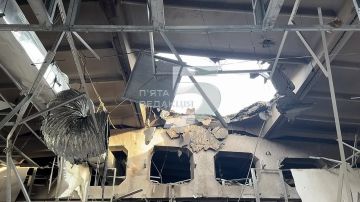 В Запорожье дроны атаковали торговый центр, возник масштабный пожар