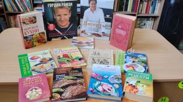В Златопольской сельской библиотеке открыта выставка книг "Золотая кладовая вкуса: книжный урожай Златополя"!