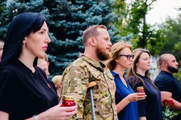 В Мелитополе появился стихийный мемориал в память о жертвах удара ВСУ по базе отдыха в Кирилловке