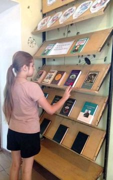 Марьяновская библиотека представила книжную выставку ко Дню памяти Лермонтова