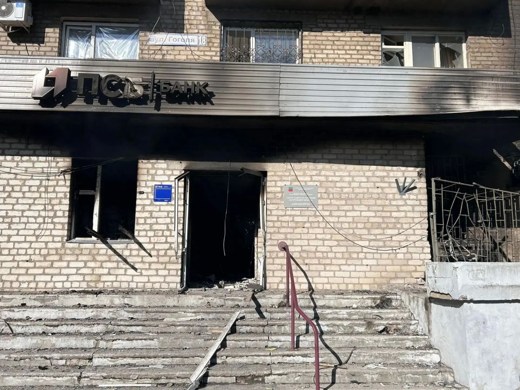 В Каменке-Днепровской уничтожено отделение банка