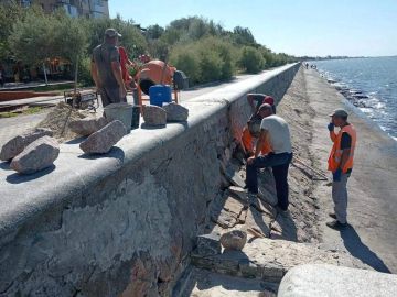 В Бердянске отремонтировали участок дамбы на Центральной набережной
