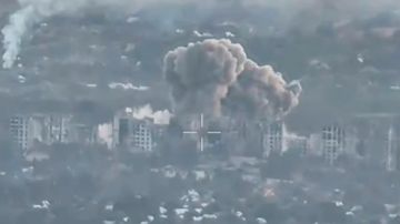 Су-34 ударили авиабомбами ФАБ-1500 по борвикам в Славянске и Орехове