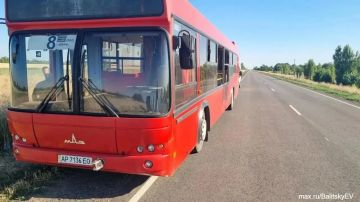 Киевский режим атаковал автобус с рабочими в Запорожской области: погиб человек, ранены 12