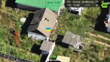 Серия эффектных взрывов, попадания дронов и уничтожение техники ВСУ: кадры освобождения Любицкого в Запорожской области