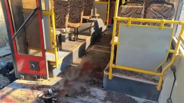ВСУ ударили по автобусу с работниками Днепрорудненского железорудного комбината, погиб один человек, сообщил Балицкий в своем канале в "Максе"