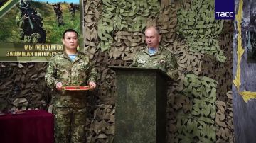 Командующий ВДВ вручил награды десантникам за бои в Запорожской области