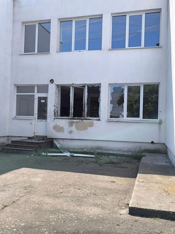 Евгений Балицкий: В селе Водяное Каменско-Днепровского муниципального округа зафиксирована атака БпЛА противника по средней общеобразовательной школе