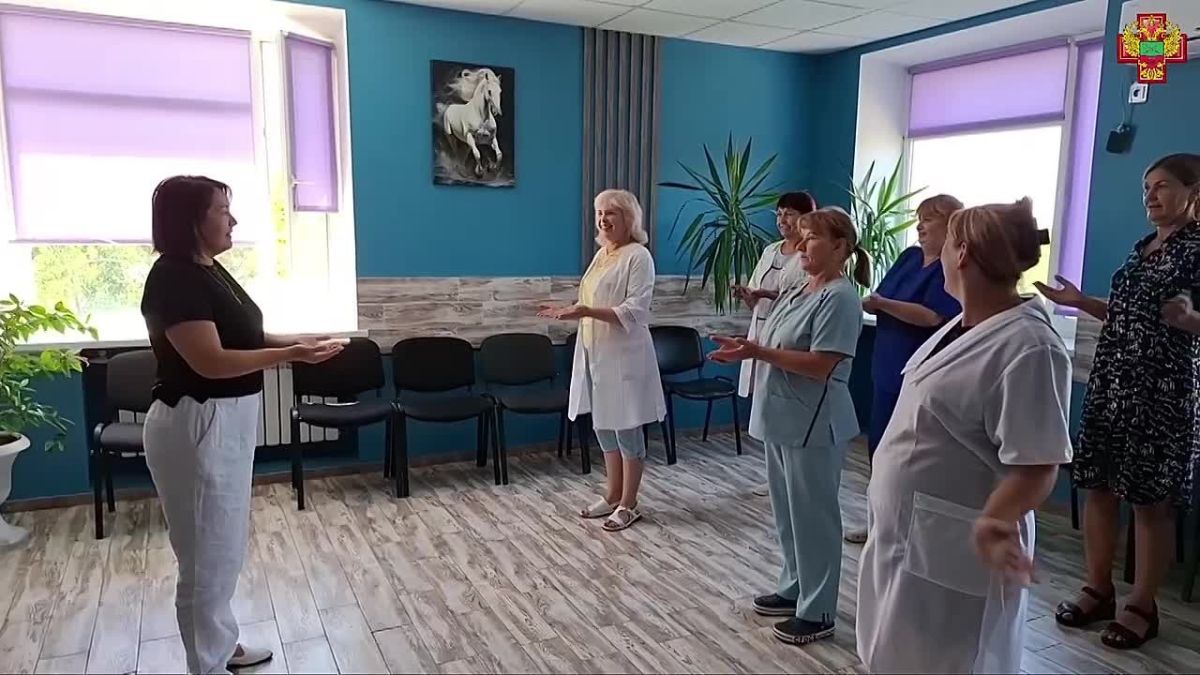 Зарядка с душой: как в Токмакской ЦРБ каждый день становятся бодрее и здоровее