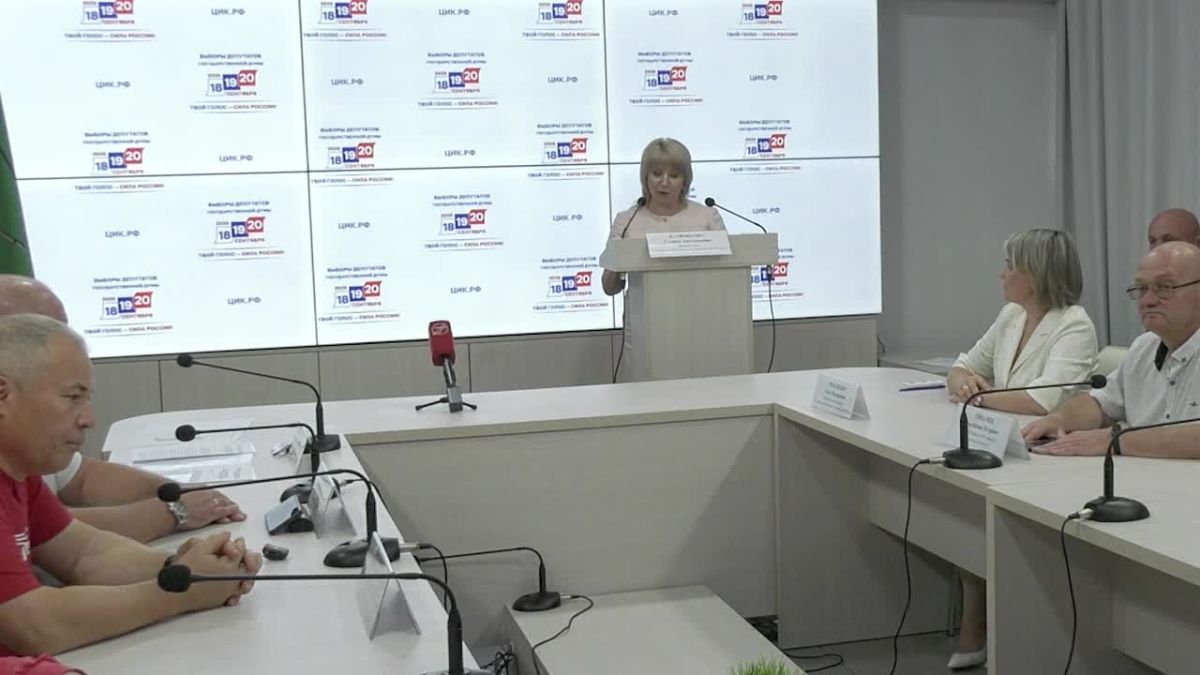 Зарегистрированные кандидаты от политических партий получили удостоверения