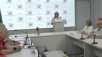 Зарегистрированные кандидаты от политических партий получили удостоверения