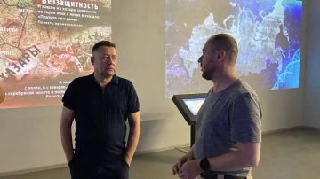 Вместе с советником Губернатора Запорожской области Игорем Ткаченко посетил с рабочим визитом Мультимедийный исторический парк «Россия — Моя история» в Мелитополе