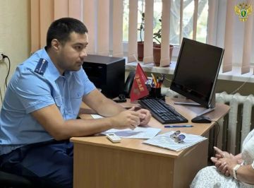 Старший помощник Мелитопольского межрайонного природоохранного прокурора Святослав Волков провёл личный приём граждан в администрации Бердянского городского округа