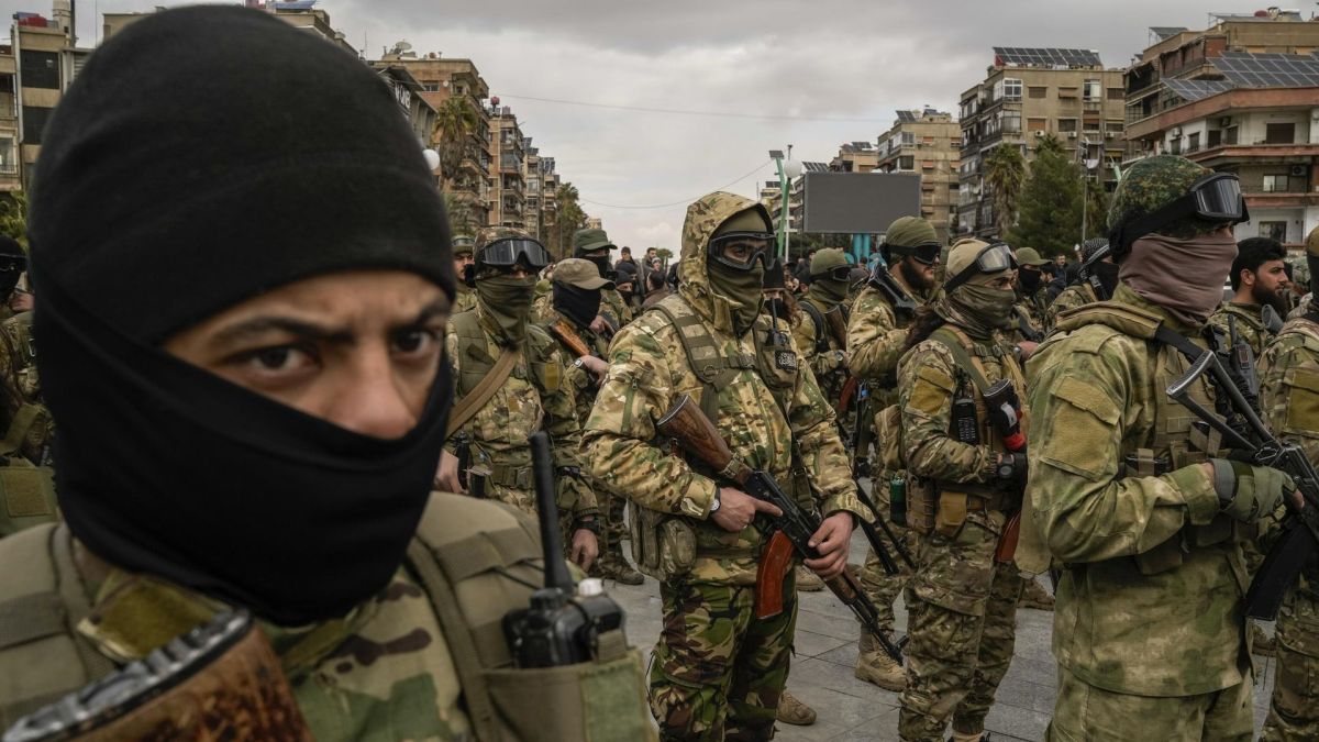Взрыв в микроавтобусе под Дамаском: два человека погибли, 13 ранены. Главные новости к этому часу