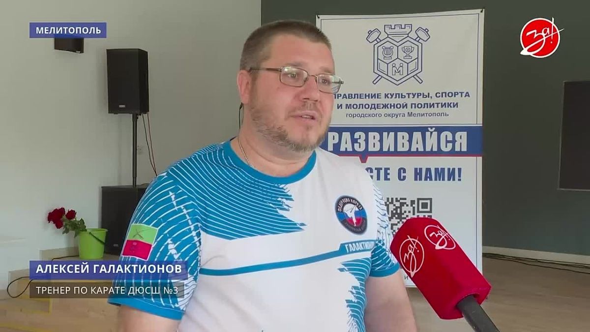 Во Дворце культуры Железнодорожников в преддверии Дня физкультурника наградили лучших тренеров Мелитопольского городского округа