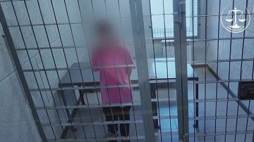 17-летняя девушка-курьер мошенников проведет в воспитательной колонии 1 год и 6 месяцев