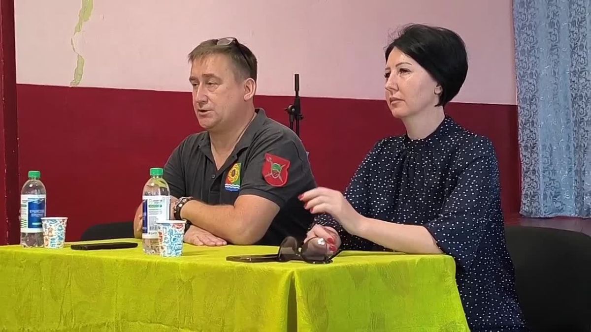 Провел рабочую встречу с жителями сел Атманай, Соленое и Новое