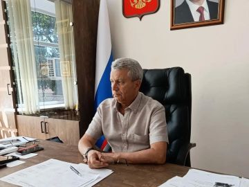 Виктор Емельяненко: Провел рабочую встречу с коллегами из Главного управления МЧС России по Запорожской области: начальником управления надзорной деятельности и профилактической работы Денисом Аладиным и заместителем...