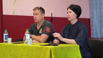 Провел рабочую встречу с жителями сел Атманай, Соленое и Новое