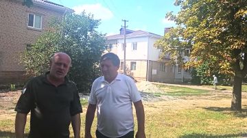 Глава Михайловского округа совместно с представителями Дагестана проинспектировал отремонтированные кровли в Михайловке