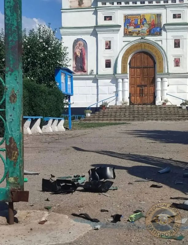 ВСУ продолжают атаковать храмы Запорожской области — дрон врезался в ворота церкви, где находилась семья священника с детьми