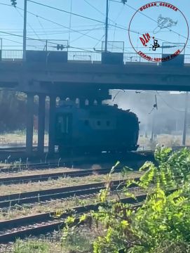 Прятаться бесполезно!. Сегодня в 08:40 с использованием реактивного БПЛА "Герань-4" был нанесен удар удар по локомотиву в районе железнодорожной станции "Запорожье-1" города Запорожье