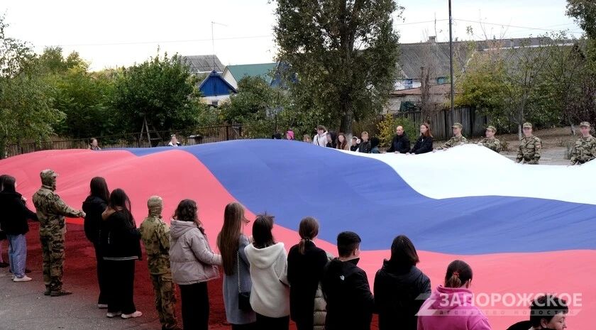 Кувайцев: орнамент с российским триколором стал изюминкой восстановленных школ в Токмаке