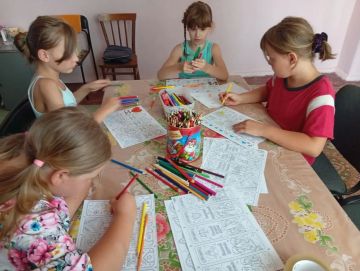 В Старопетровском ДК говорили о дружбе и создавали яркие поделки!