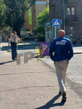 Запорожье. Мужику или глубоко на все плевать, или одно из двух