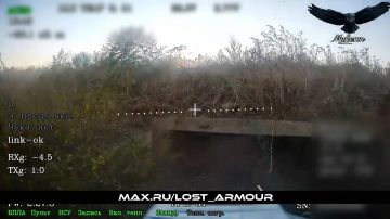 Пилот оптоволоконного FPV-дрона "КВН" подорвал склад югославских противотанковых мин ТМA-3 (ТМА-4) ВСУ, обустроенный в водопропускном тоннеле под трассой M18 (E105) в Запорожской области
