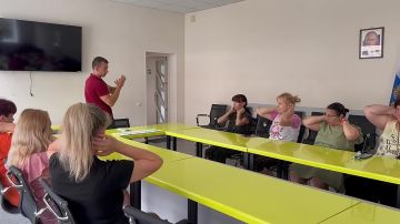 Мастер-класс для родителей на тему: «Простые и полезные приёмы классического массажа» прошёл в отделении комплексной реабилитации детей-инвалидов ГБУ «Комплексный центр социального обслуживания населения» Министерства труда...