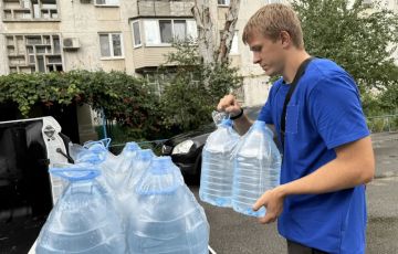 Молодогвардейцы рядом. регионе непростая ситуация с водоснабжением, и активисты Молодой Гвардии не остаются в стороне