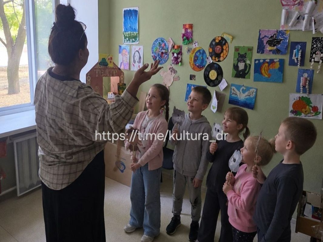 В театральном кружке "Созвездие" прошло увлекательное занятие, посвящённое театру с масками "Комедия масок"!