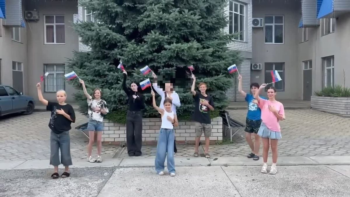 Белый, синий и красный — цвета, которые знакомы каждому и давно стали частью истории нашей страны