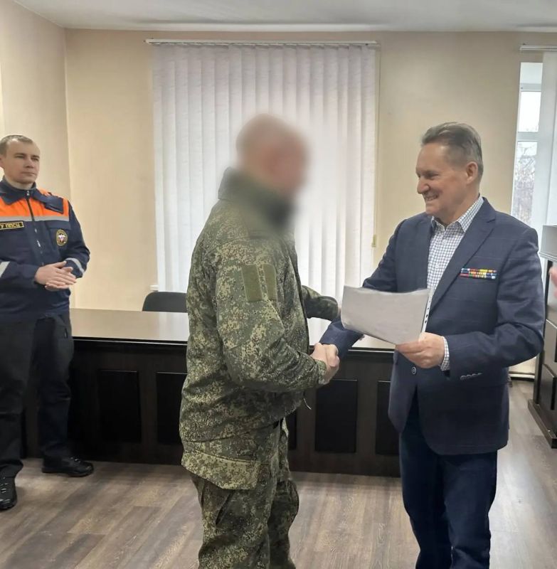 Уважаемые офицеры! Примите искренние поздравления с Днём офицера России!