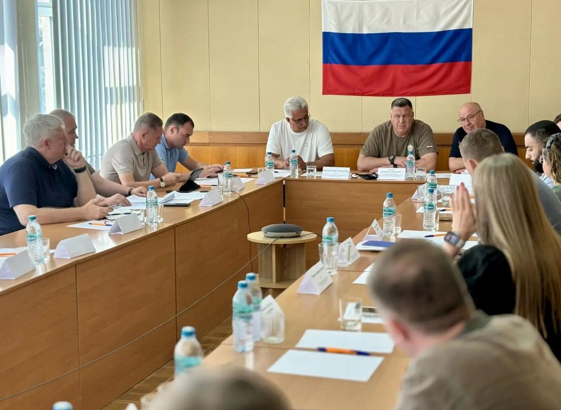 Заместитель министра строительства РФ Валерий Леонов провел в Бердянске заседание областного штаба по подготовке к осенне-зимнему периоду