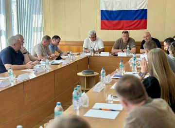 Заместитель министра строительства РФ Валерий Леонов провел в Бердянске заседание областного штаба по подготовке к осенне-зимнему периоду